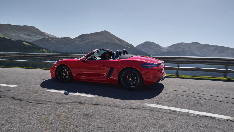 Illustration for article titled The 365 HP Porsche 718 GTS Has More Power, More Alcantara, Still The Same Number Of Cylinders